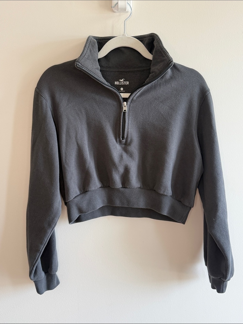 Hollister Charcoal Gray Half-Zip Cropped Sweatshirt